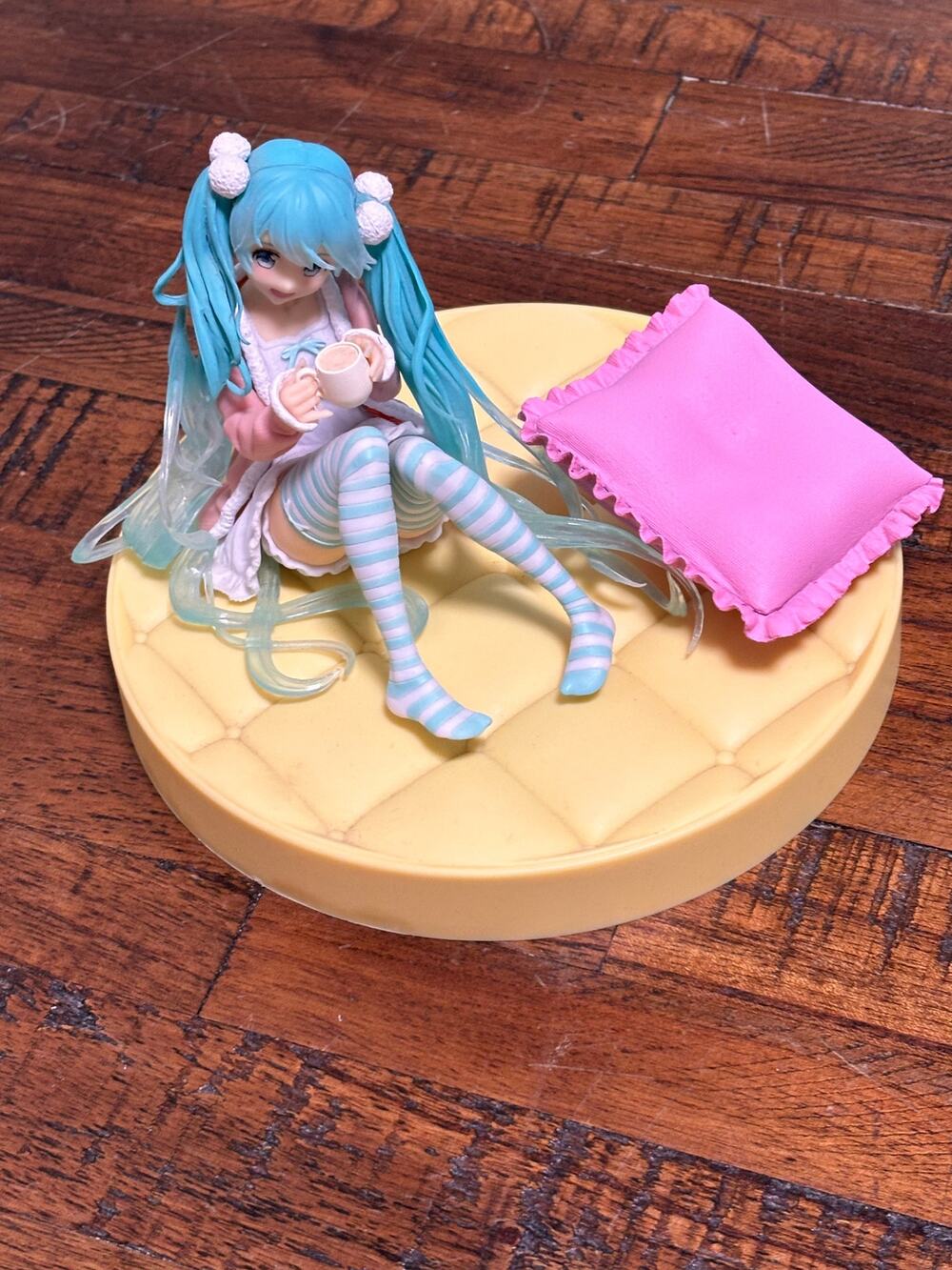 Taito Prize Hatsune Miku Original Casual Wear Version 5” with Bed and Pillow